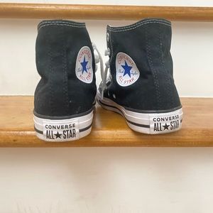 Chuck Taylor All Star Classic
UNISEX HIGH TOP SHOE